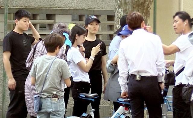 Baby杨颖外出工作,用手机遥控指挥老公,黄晓明