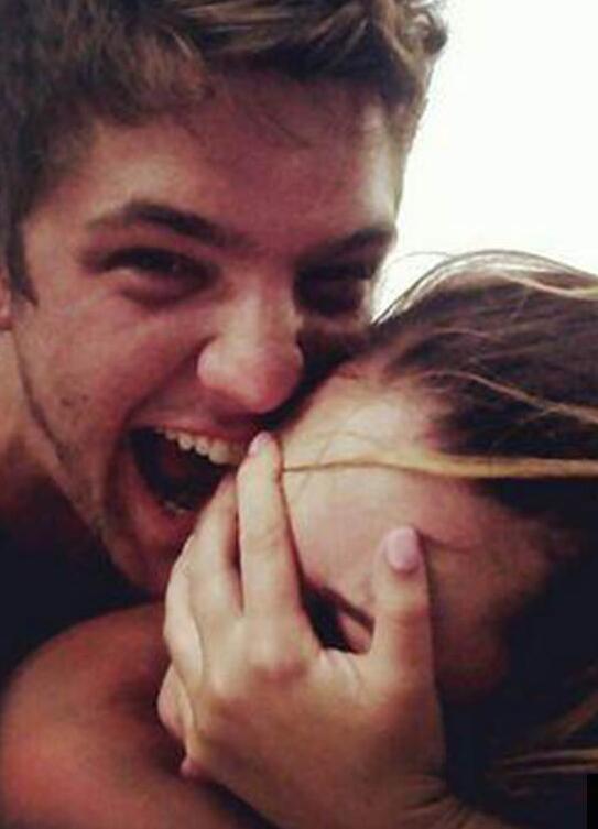 在情史方面，肯达尔相对没有金和凯莉那么高调，绯闻并不是特别多。不过她倒是与NBA的帕森斯传过绯闻，但最终也是不了了之。