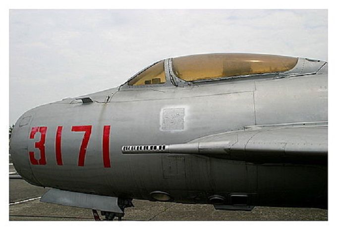 1977年7月7日,时任中队长的范园焱,驾驶编号3171的歼侦-6侦察机