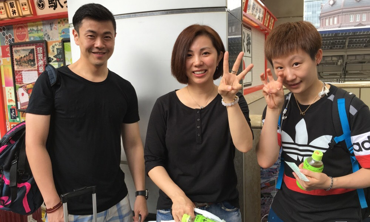 但谁也没想到，这个右手横拍、两面反胶弧圈结合快攻打法的小姑娘在张晶清、朱香云等名师的点拨下，竟然从市体校、省体校、省专业队一路顺风顺水地打进了全国少年赛前八名。