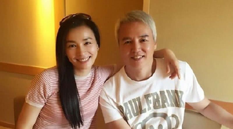 20岁时嫁给爱情,生下一双儿女后离婚,如今前夫