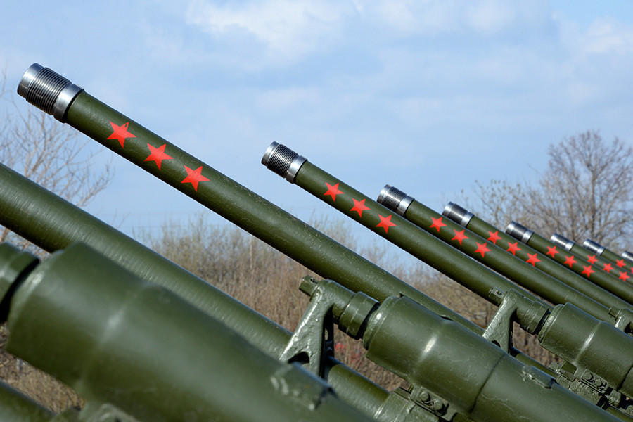 为阅兵俄军烟花及礼炮部队苦练打炮 为阅兵俄军烟花及礼炮部队苦练打炮