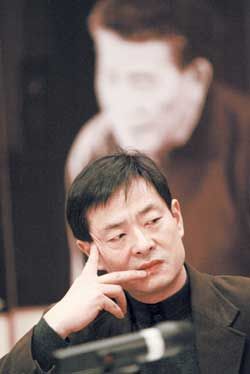 再忆英达父亲英若诚葬礼,禁止孙子巴图参加,徐