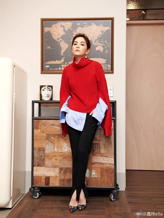 Ella脚踩恨天高秀长腿,鞋跟高出新高度