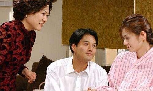 结婚当天婆婆反悔不给彩礼钱,我妈支一招婆婆