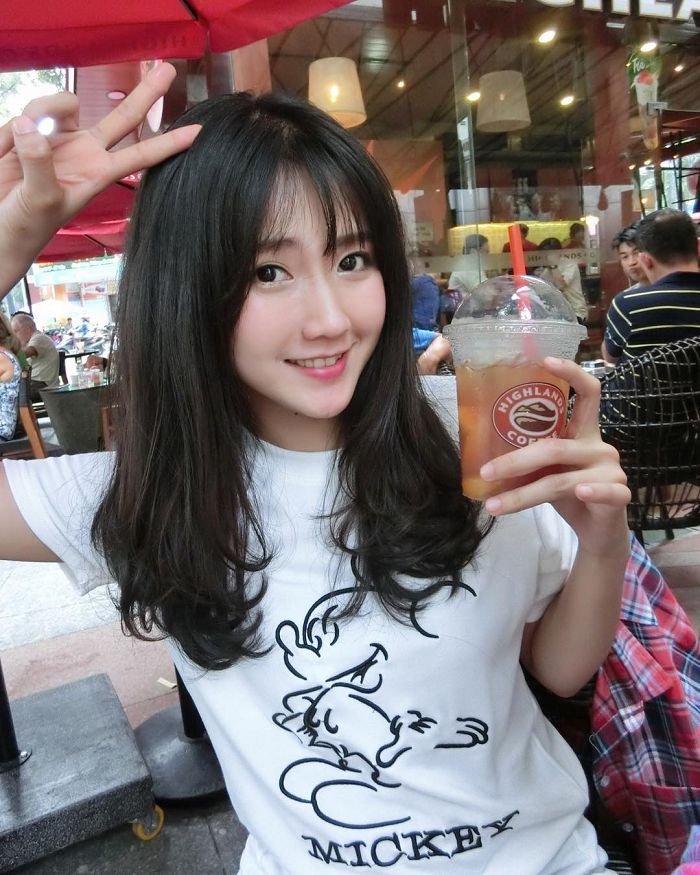 越南奶茶妹清纯可人模样丝毫不输章泽天