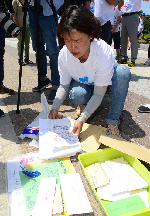 韩国儿童绘画恳求文在寅:萨德爆炸会伤到很多