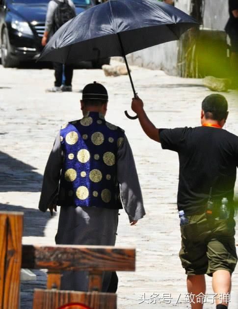 疑似《手机2》北京山村开拍 葛优范伟张国立在