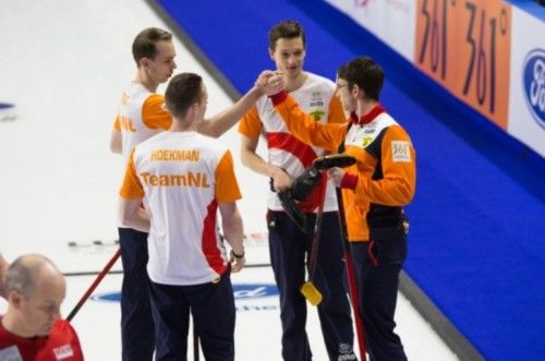 男子冰壶世锦赛中国不敌俄罗斯 瑞典三连胜居