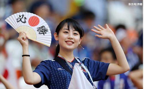 日本女球迷vs韩国女球迷 颜值谁输了 日本女球迷vs韩国女球迷 颜值谁输了
