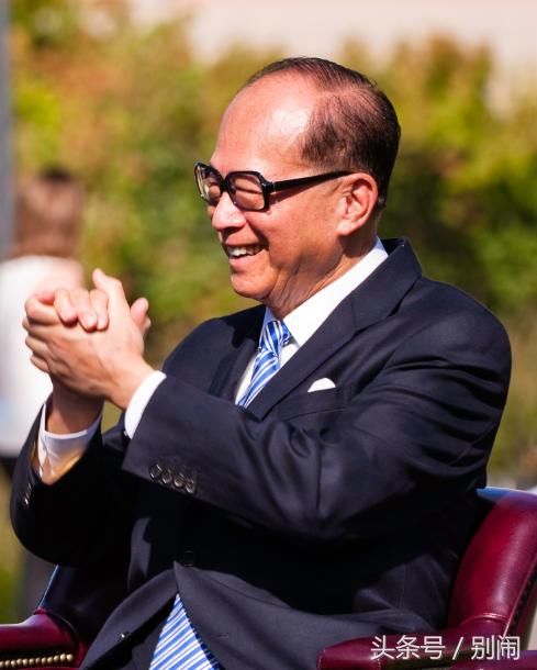 李嘉诚今天退休了,我又想起了那篇小学生作文