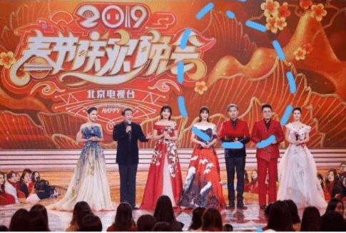 北京春晚获赞,吴秀波被P因祸得福,没主持人全