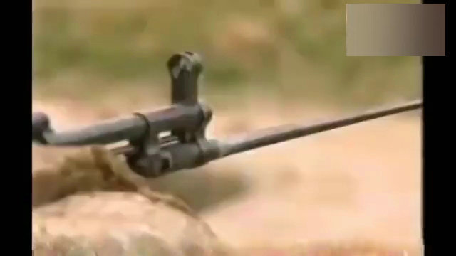 1988年日媒拍摄的解放军12集团军“临汾旅”训练，临汾旅（179旅）先后参加战役战斗600余次。1951年2月，入朝参战，立下赫赫战功。现担任我军“迎外”表演任务。中国人民解放军12军179师（旅）简史（光荣的临汾旅）
该旅为中国人民解放军摩托化步兵第179旅。隶属于南京军区，其前身是中国人民解放军步兵第179师。1997年9月中国政府宣布裁减军队员额50万，这支部队由师改编为旅。