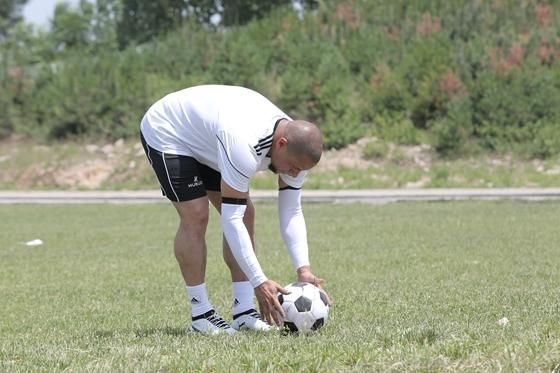 巴西最伟大左后卫重返中国,韩日世界杯曾攻破