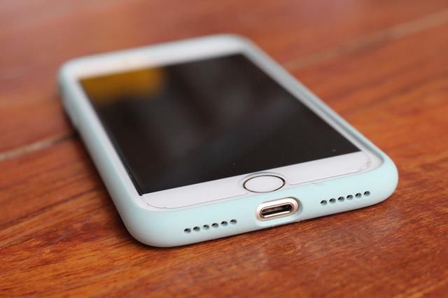 比原装壳好用!全包型iPhone 液态硅胶手机壳是