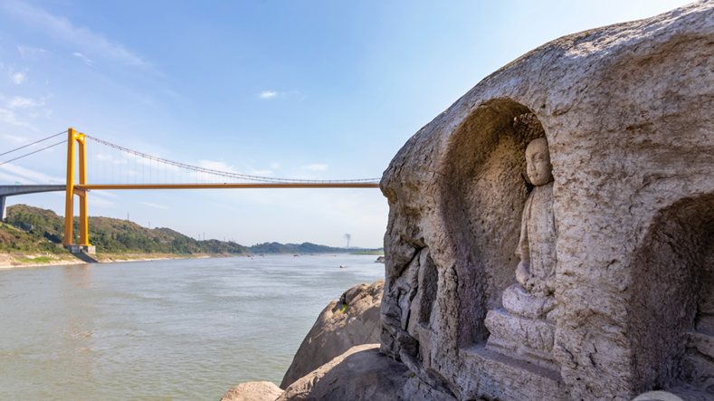 长江水位回落,近600年前摩崖造像水中露真容,暗藏哪些关键信息?