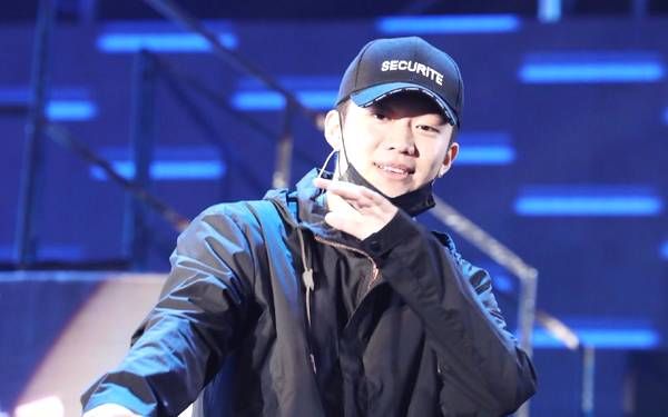 pg one歌曲被音乐平台下架 巡演海报都被遮住了