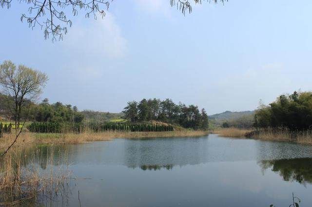 安徽深山现神秘幽灵湖,是什么使3000平米湖泊