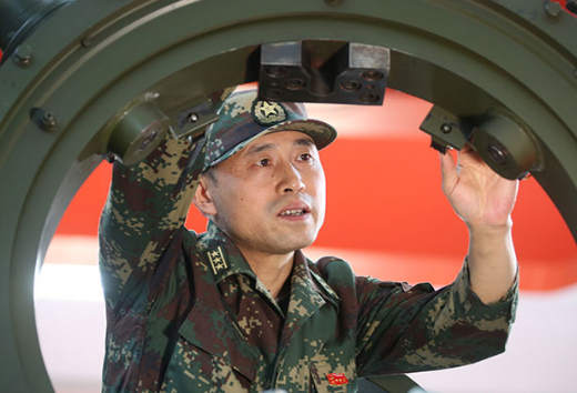 中国火箭军这位"草根专家"成功逆袭带出800名徒弟