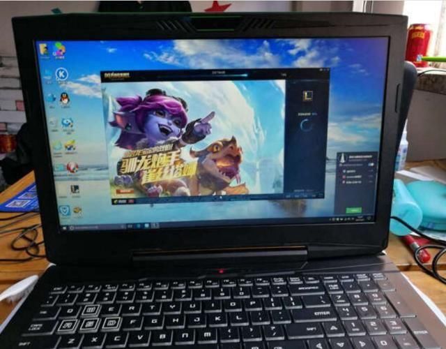 性能强悍的第七代英特尔酷睿处理器的游戏本炎