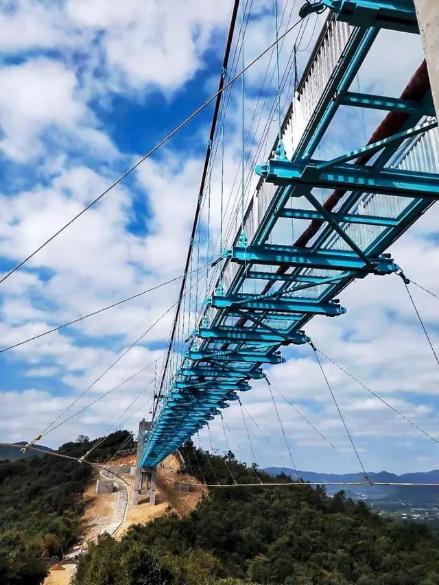 浙江最长玻璃悬索桥明年开放