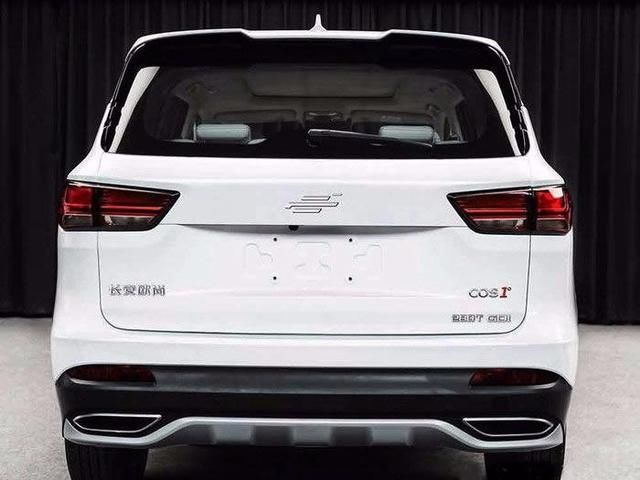 街头偶遇长安高端品牌首款SUV,新车标帅到炸