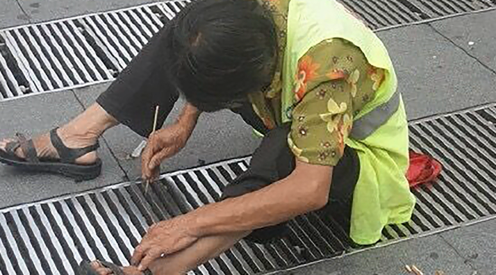 《火柴公益 - 环卫工人》——公益宣传片优秀作品 《火柴公益 - 环卫工人》——公益宣传片优秀作品