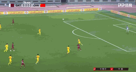 郑智连续胸部停球 国足进攻组织核心应该是张稀哲,但小张在国安就是个