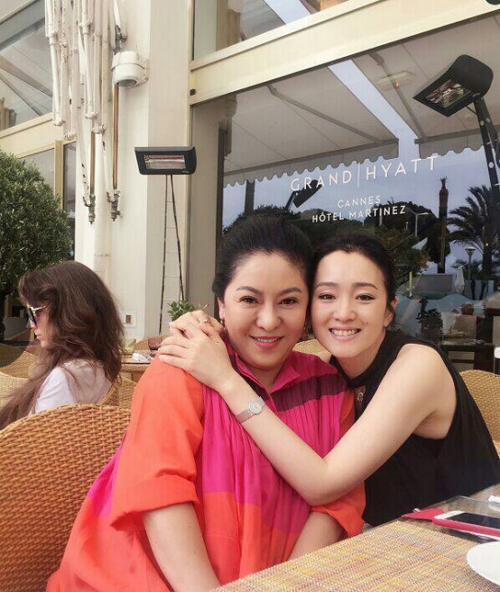 向太陈岚年轻旧照曝光,退几亿礼物嫁向华强,