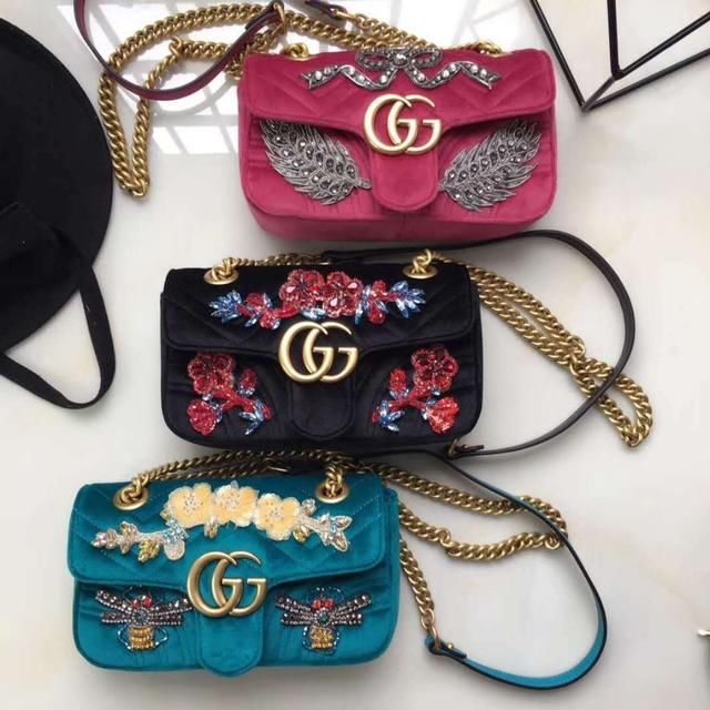 Gucci新款:水晶刺绣天鹅绒打造,滑动链条包带多
