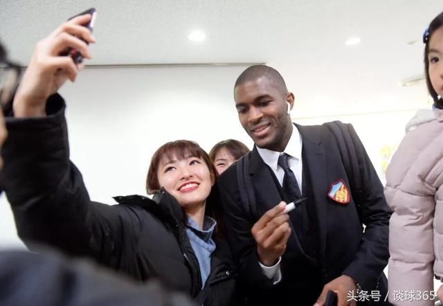 比肩意大利,权健男模队兵抵东瀛受追捧,首征亚