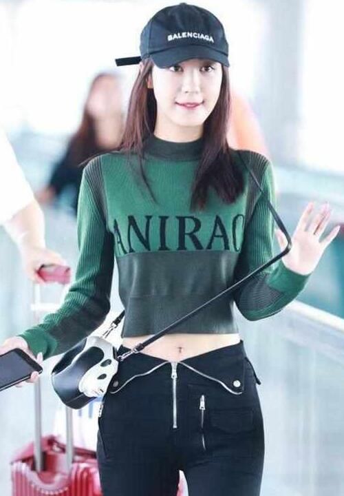 牛仔裤不拉拉链,明星时下流行这样穿么?网友表