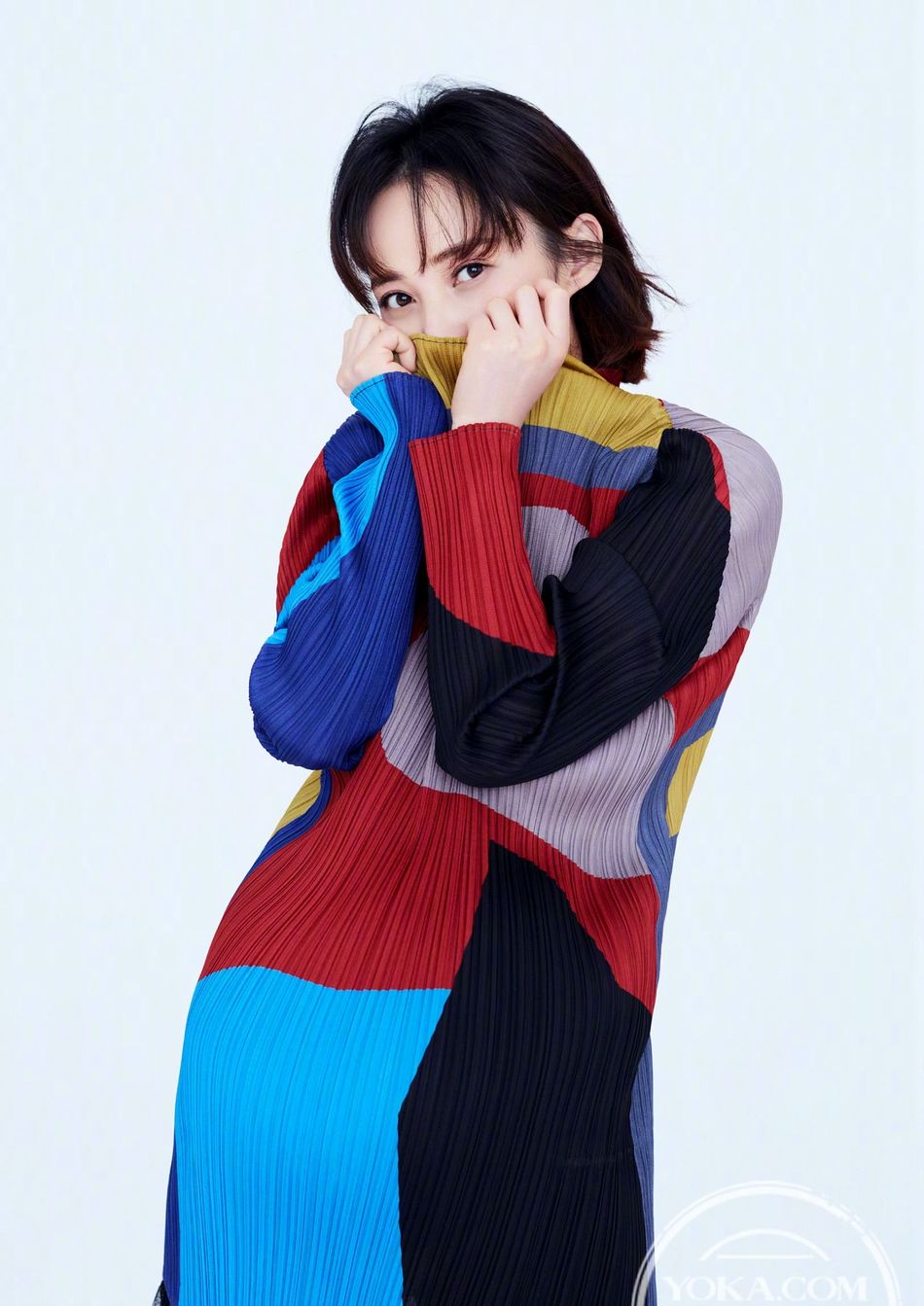 古装女神蒋勤勤高龄产妇孕照,时尚短发气质不