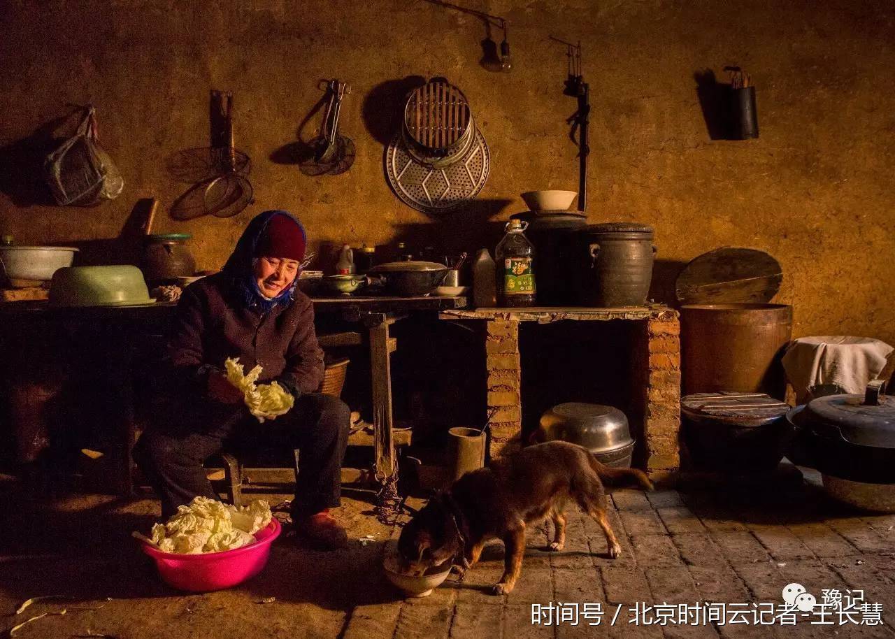 灶屋裡的老爹老孃:每一個把父母留在村裡的人,看了都會哭