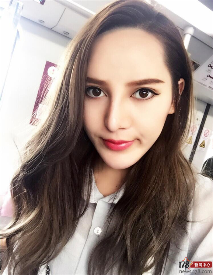 一起扒showgirl:长相酷似混血的中国女孩