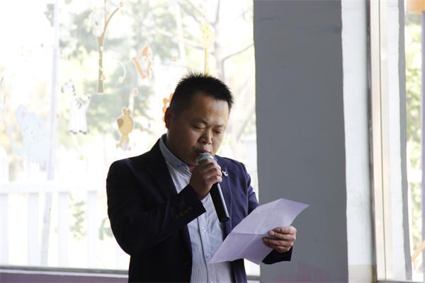 小铃铛幼儿园是一所民办幼儿园,园长韩冰洁是一位90后的女孩,她放弃了