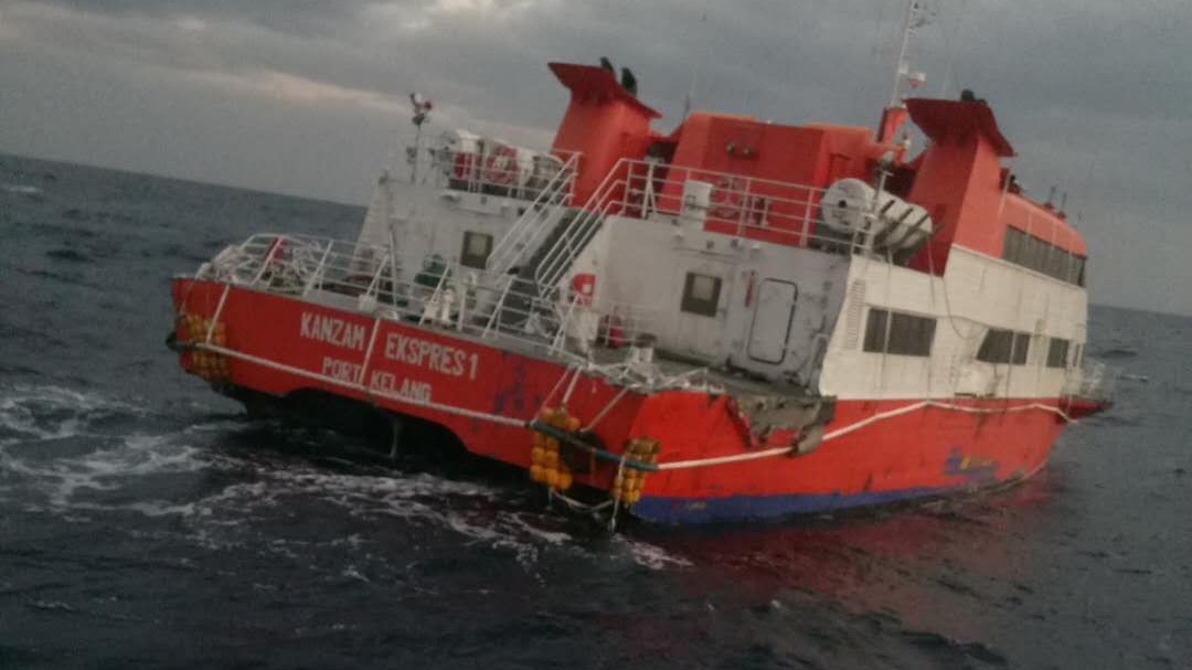 浙江现无人豪华游轮:韩方称有船只从釜山