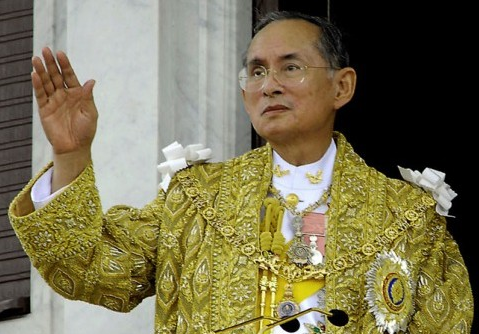 鉴于普密蓬国王在农业方面的突出贡献，2006年5月26日，联合国秘书长安南亲赴泰国，为普密蓬国王颁发了全球第一个“联合国开发计划署人类发展终生成就奖”。