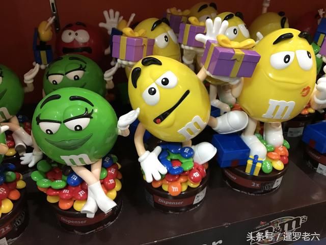 马来西亚免税店,卡通零食真不少!珍宝珠棒棒糖