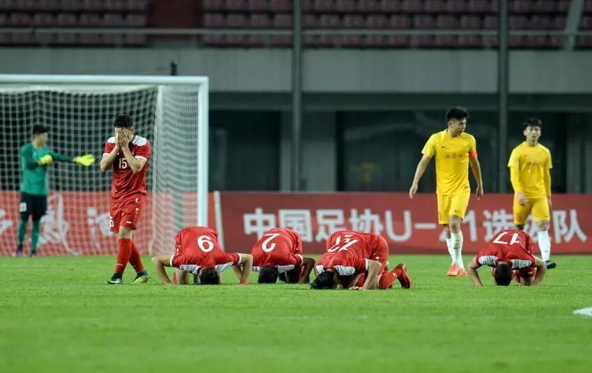 中国男足0:1不敌战乱国,球迷炮轰孙继海:你就是