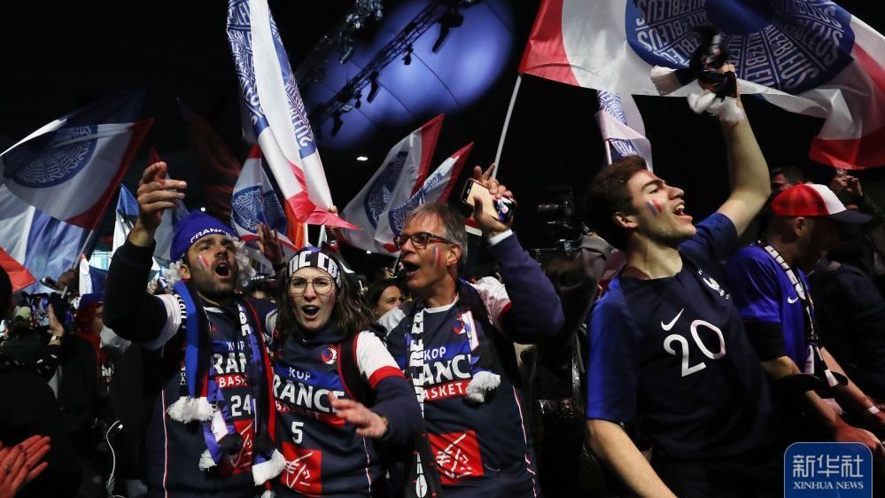 巴黎举行奥运会倒计时100天庆祝活动
