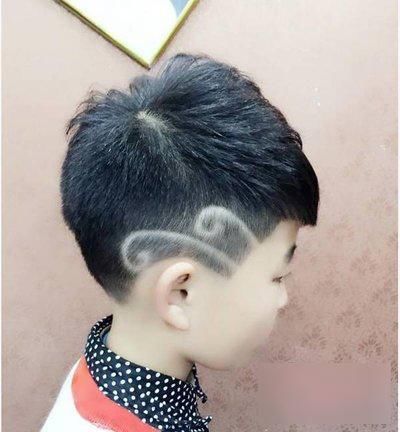 2018男宝宝寸头加刻痕发型,就是这么潮!