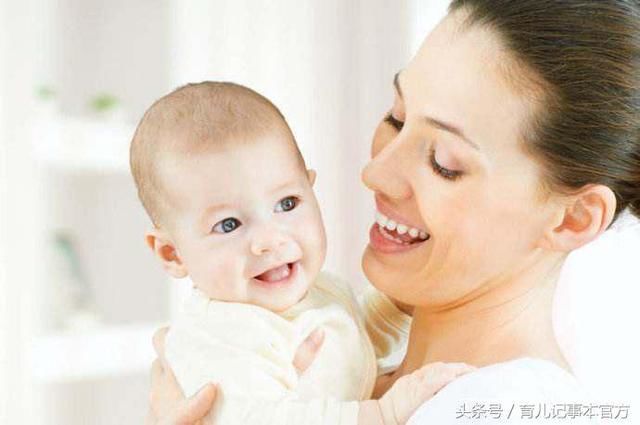 宝宝喜欢吃奶时摸妈妈乳房,不然就哭闹,这种习