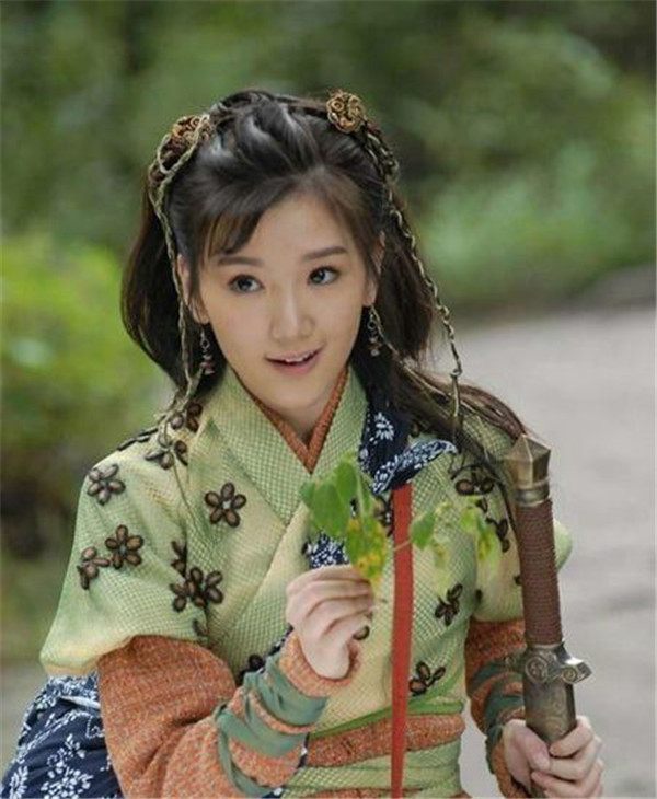 系,还获得了该专业的优秀奖学金,她刚毕业就得到了出演电视剧的机会