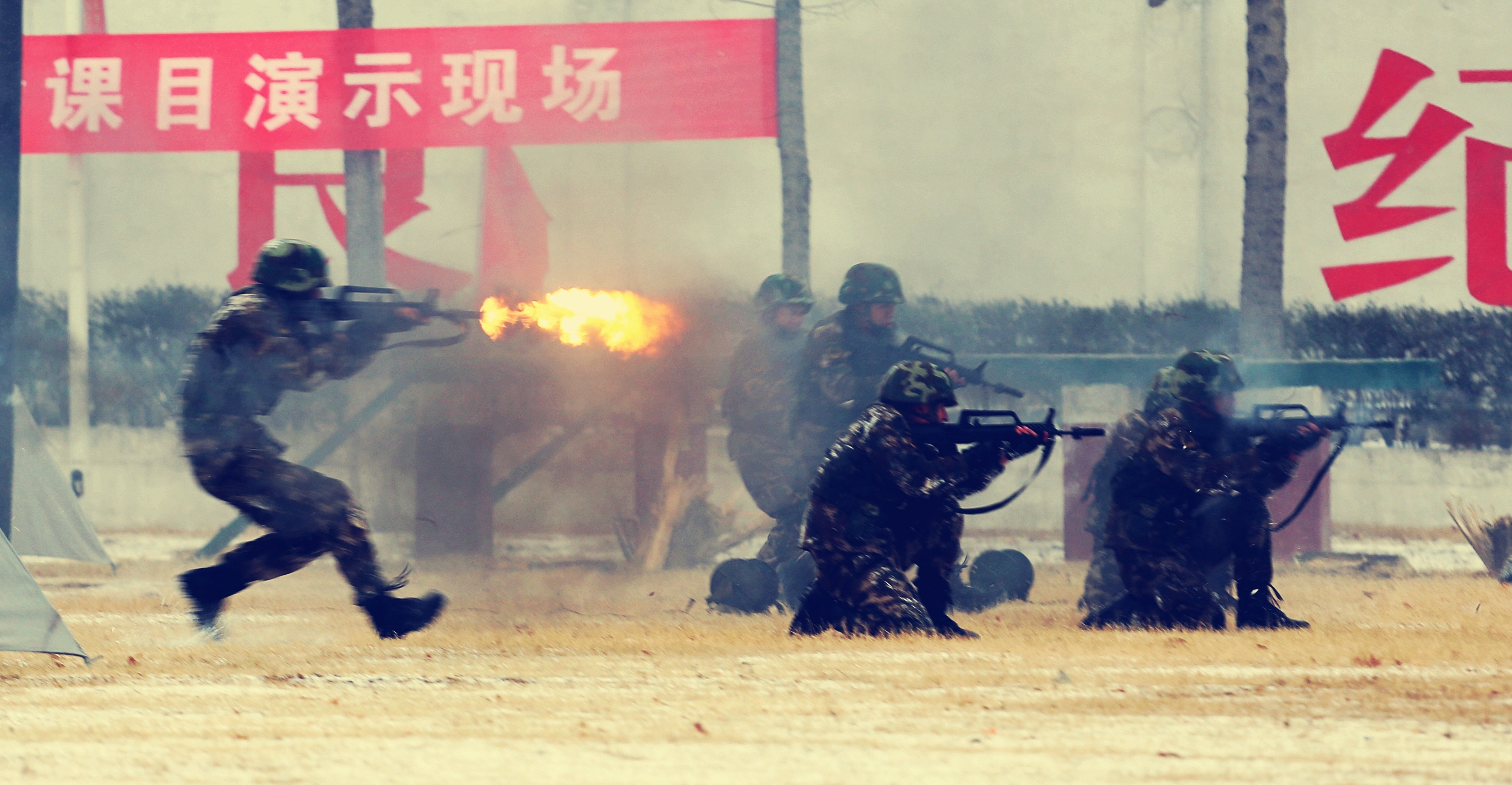 武警8680部队组织实战化训练。