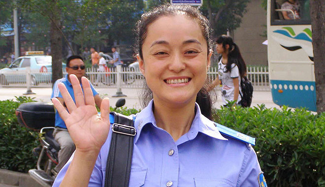 会手语、懂多种方言,这名女司机的技能包不一般 会手语、懂多种方言,这名女司机的技能包不一般