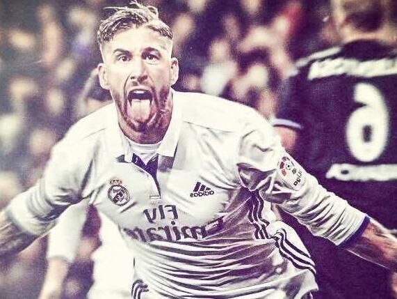 C罗点射西班牙 拉莫斯跳起来想庆祝!队友当太