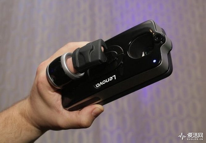 CES2018 | 还记得滑盖手机嘛?摩托罗拉推出怀