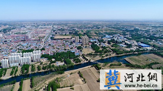 这是鸟瞰雄安新区雄县县城(4月21日摄). 新华社记者 杨世尧 摄