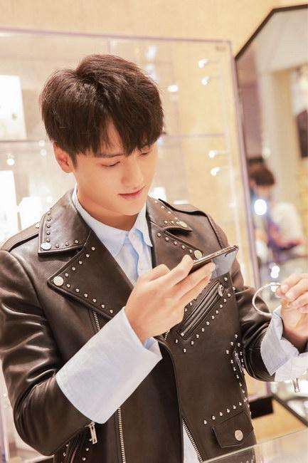 酷炫机车吸睛十足 侯东《g小调进行曲》高度还原钢琴王子权熙正